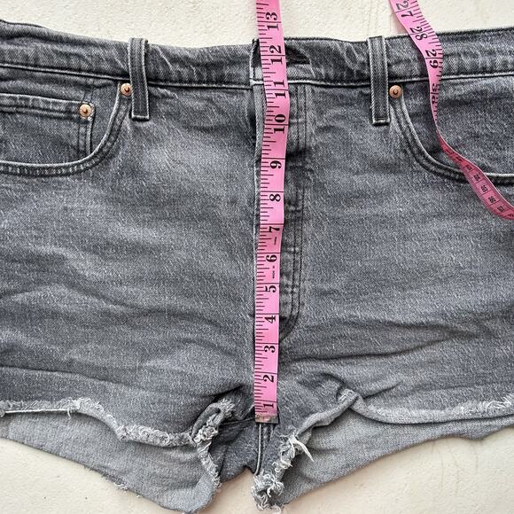 Levis Premium 501 Shorts Womens 34 High Rise Cut-Off Button Fly Beach Denim - Picture 9 of 9